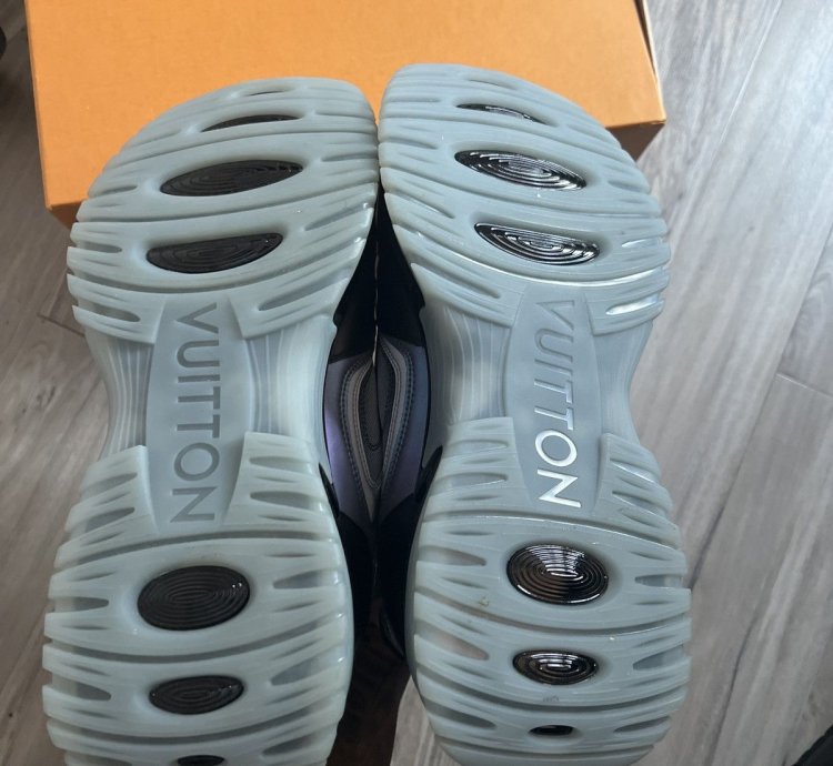 Lv Chunky Runner Sneaker