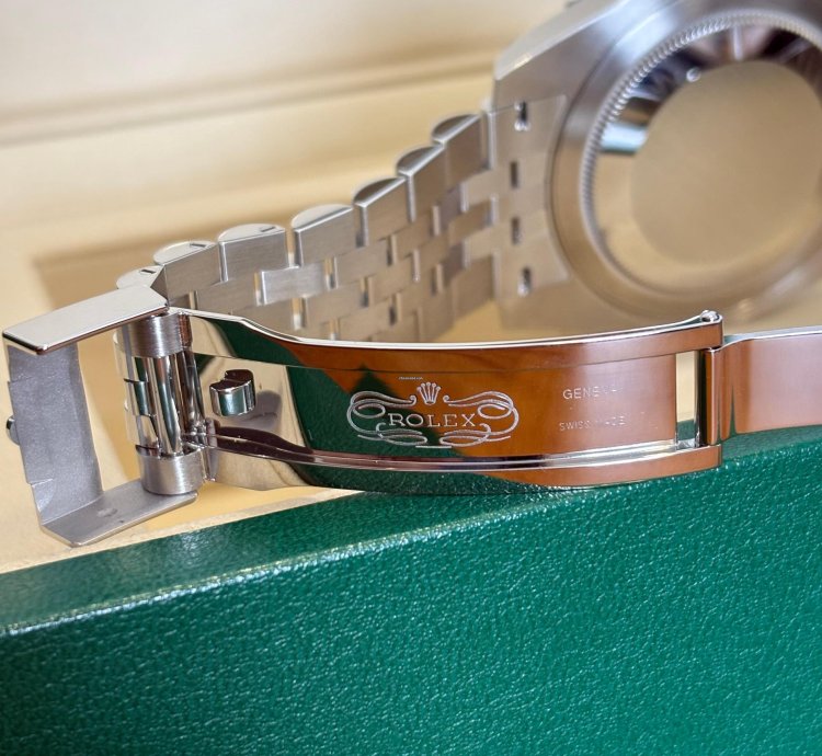 Rolex Gmt-master Ii Bruce Wayne - Jubilee - 126710grnr - 2025