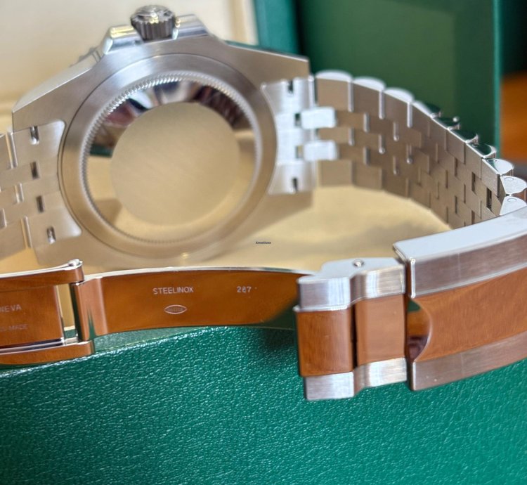 Rolex Gmt-master Ii Bruce Wayne - Jubilee - 126710grnr - 2025