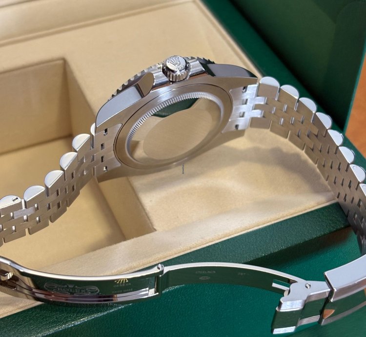 Rolex Gmt-master Ii Bruce Wayne - Jubilee - 126710grnr - 2025