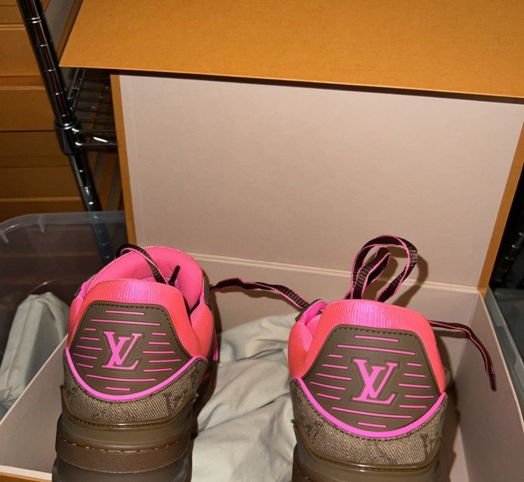 Lv Monogram Trainers Lv7 Us9