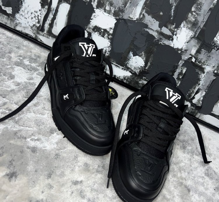 Lv Monogram Trainers Lv8 Us10