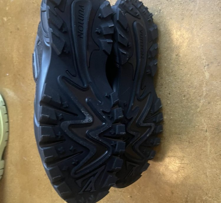 Lv Runner Tatic Sneaker