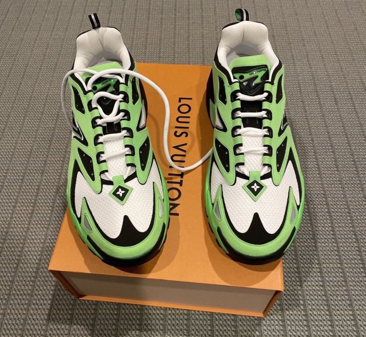 Lv Runner Tatic Sneaker Lv Size 9