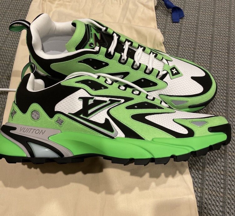 Lv Runner Tatic Sneaker Lv Size 9