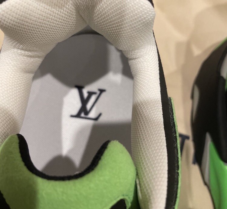 Lv Runner Tatic Sneaker Lv Size 9