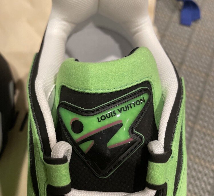 Lv Runner Tatic Sneaker Lv Size 9