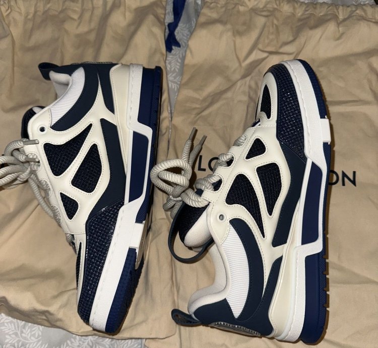 Lv Skate Sneaker fits Like Size 10