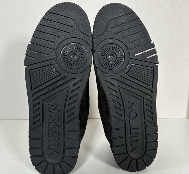 Lv Staff Trainer Sneaker