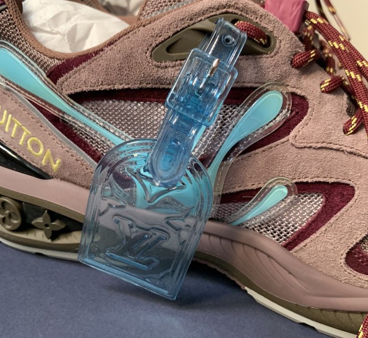 Lv Trail Sneaker In Violet