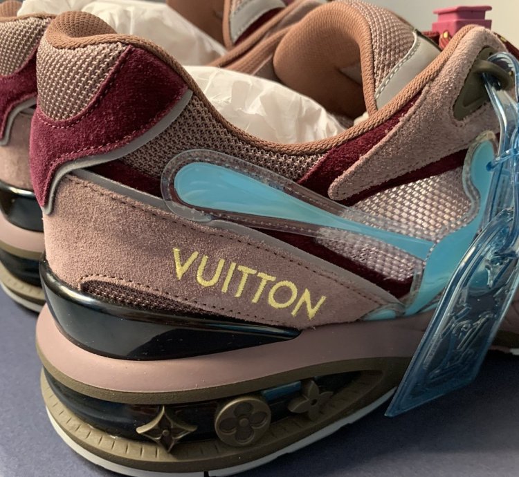Lv Trail Sneaker In Violet