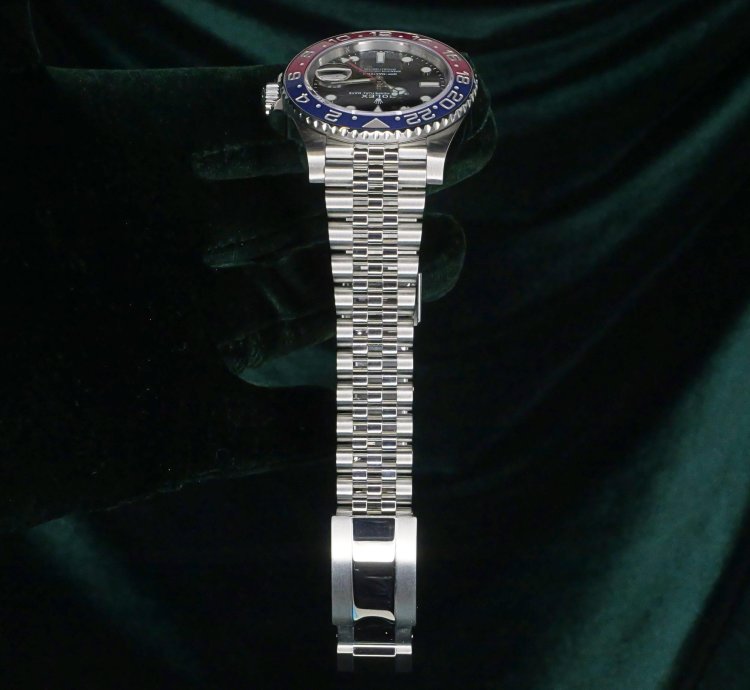 Rolex Gmt-master Ii Full Set Mint Gmt-master Ii Pepsi Black Dial Red Blue Bezel Ceramic Steel 126710blro