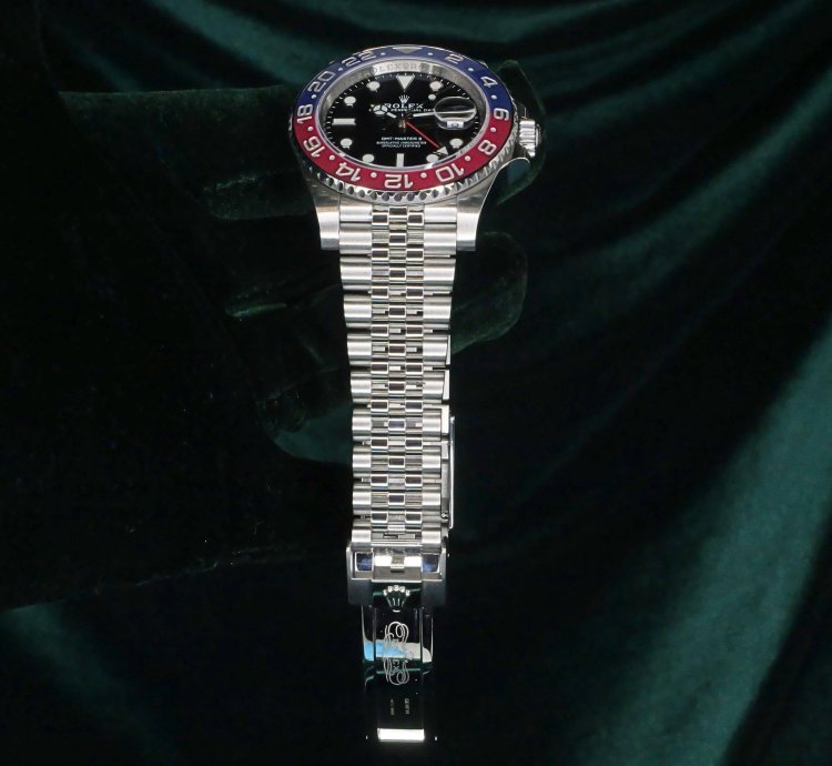 Rolex Gmt-master Ii Full Set Mint Gmt-master Ii Pepsi Black Dial Red Blue Bezel Ceramic Steel 126710blro