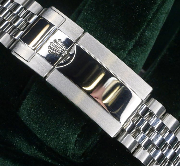 Rolex Gmt-master Ii Full Set Mint Gmt-master Ii Pepsi Black Dial Red Blue Bezel Ceramic Steel 126710blro