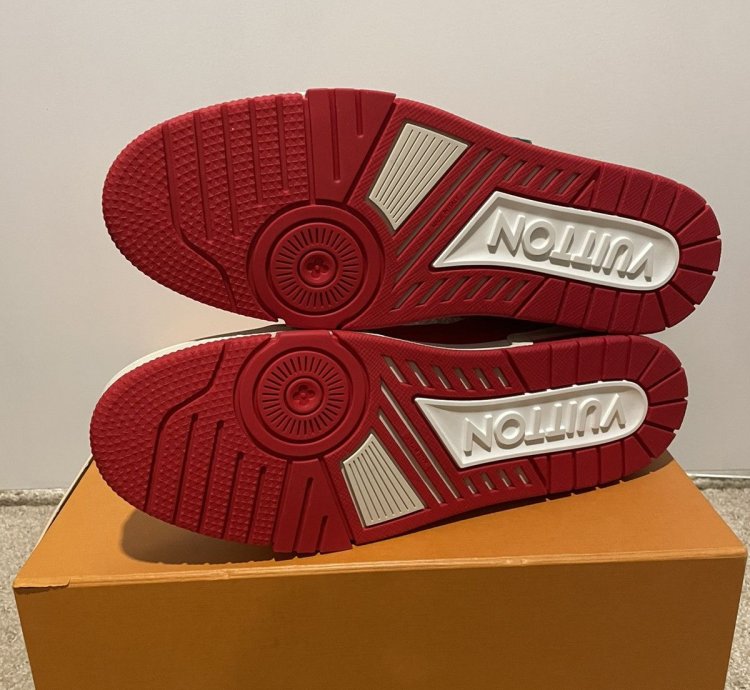 Lv Trainer Red White