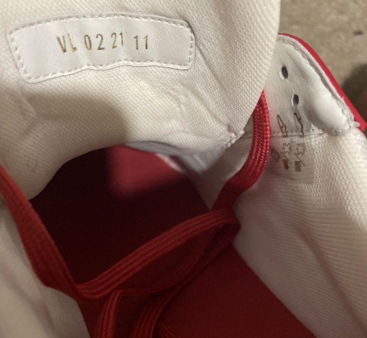 Lv Trainer Red White