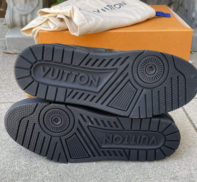 Lv Trainer Sneaker Croc Black Sz Us 9