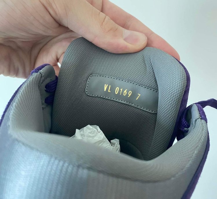 Lv Trainer Sneaker Mid-top