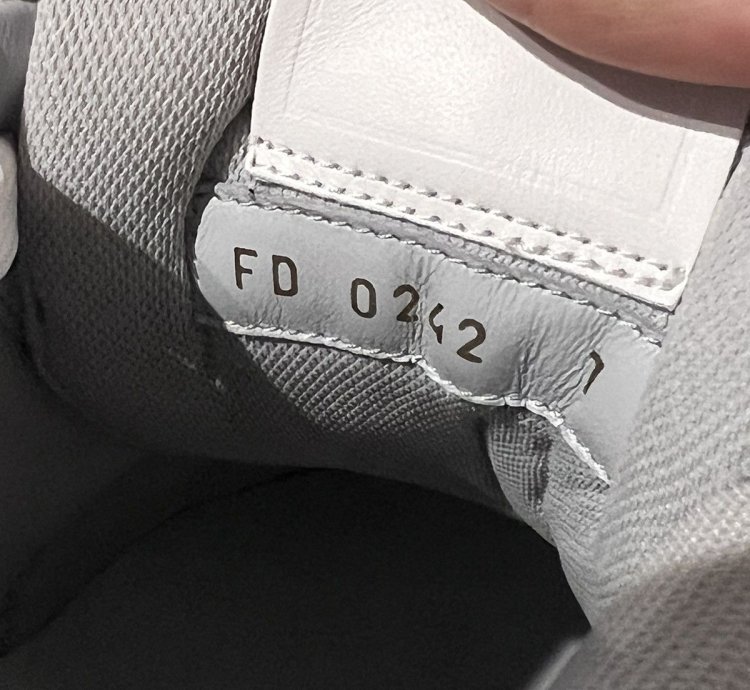Lv Trainer Triple White