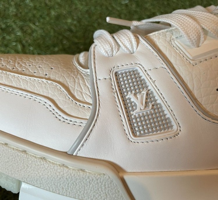 Lv Trainer White