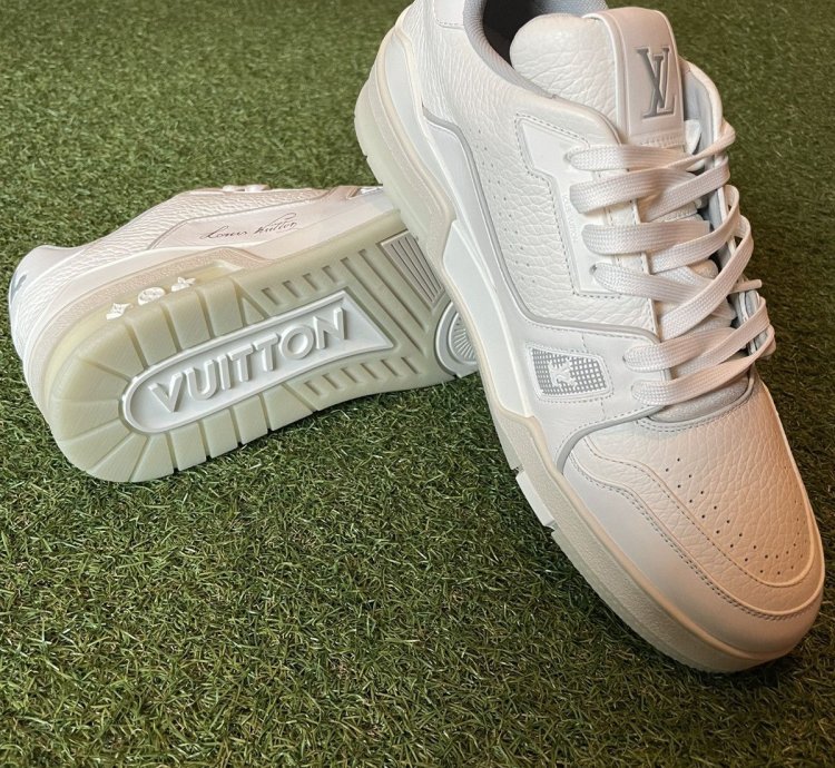 Lv Trainer White