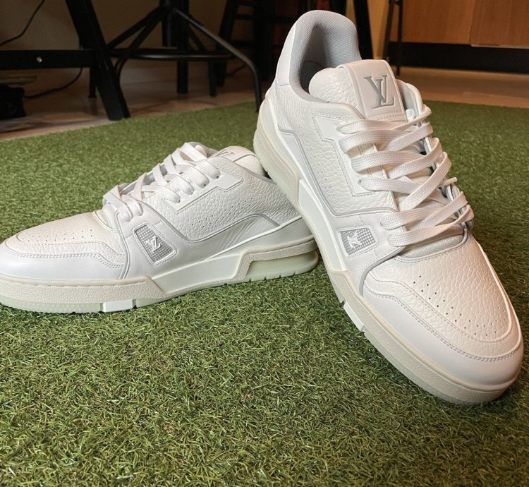 Lv Trainer White