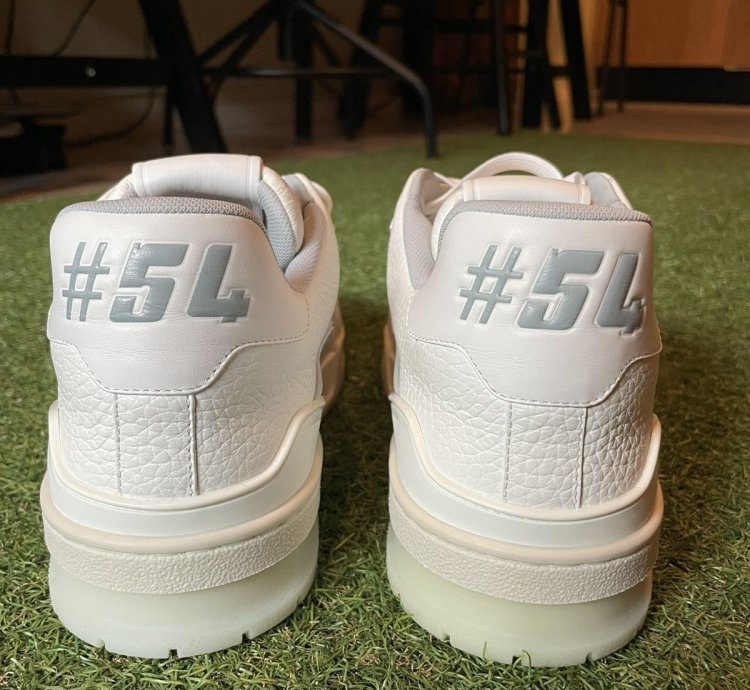 Lv Trainer White