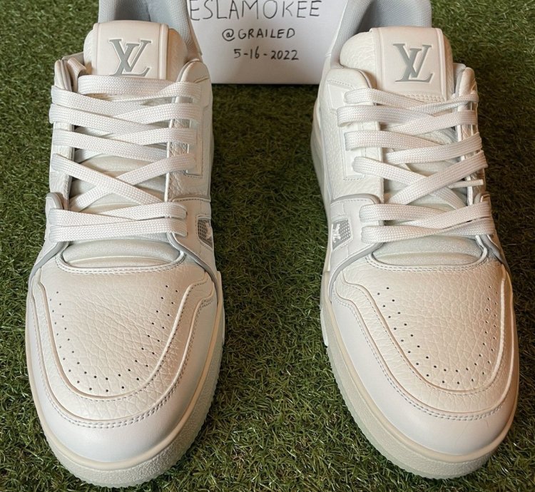 Lv Trainer White