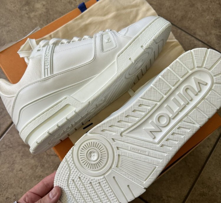 Lv Trainers All White