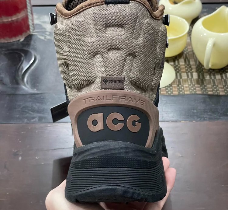 Nike Acg Air Zoom Gaiadome Gore-tex Trails End Brown