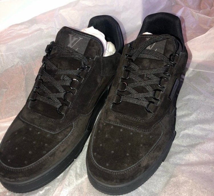 New 2019 Black Trainer