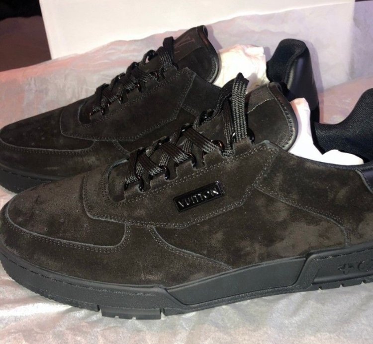 New 2019 Black Trainer
