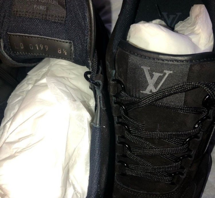 New 2019 Black Trainer