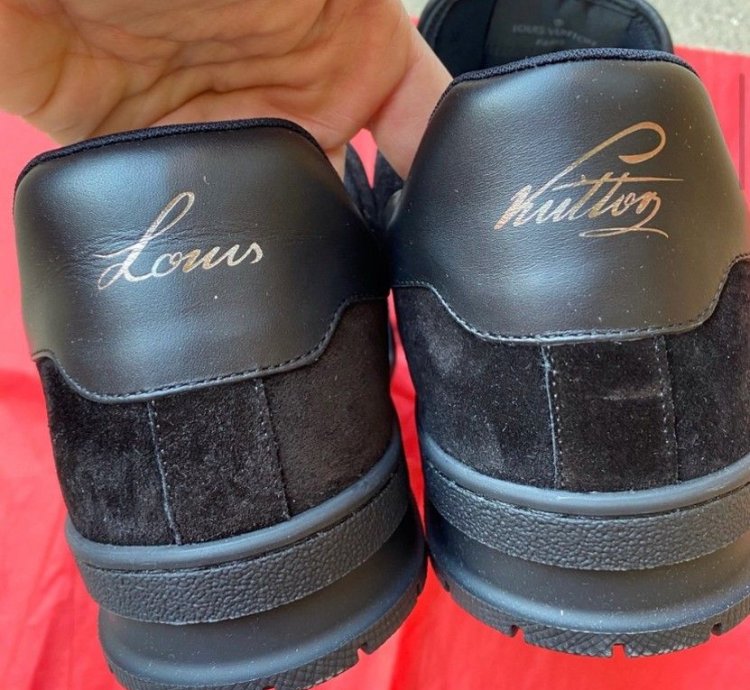 New 2019 Black Trainer