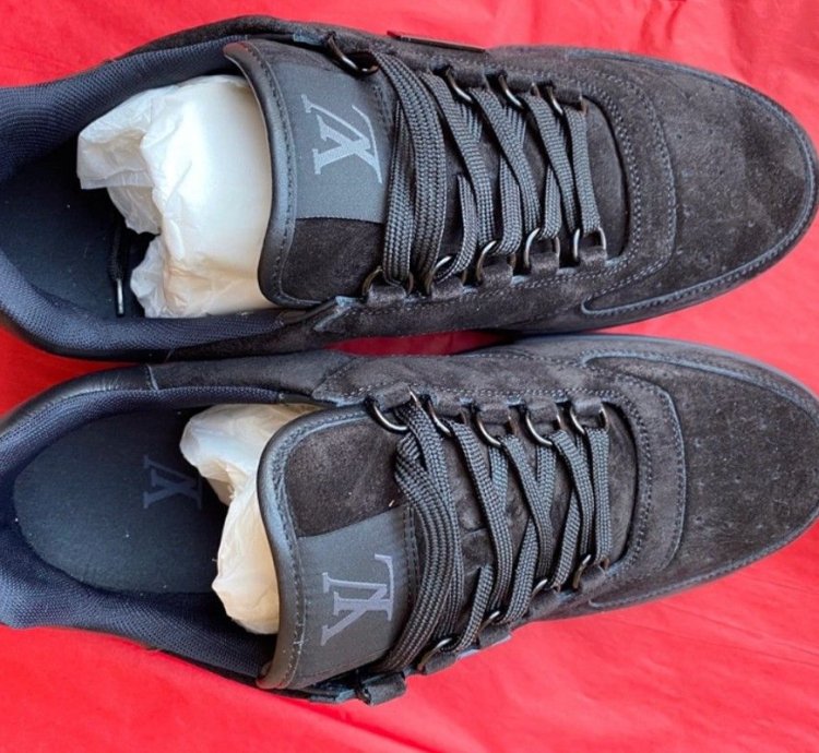New 2019 Black Trainer