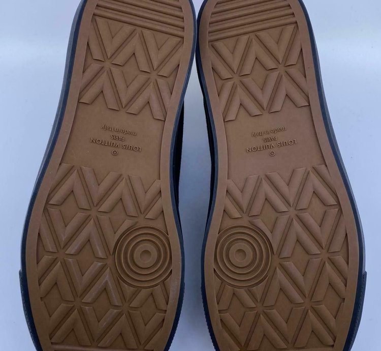 New Authentic Louis Vuitton Tattoo Sneaker Boot Alpes