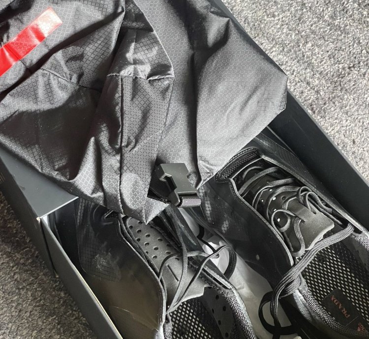 New In Box Luna Rossa 21 Sneakers