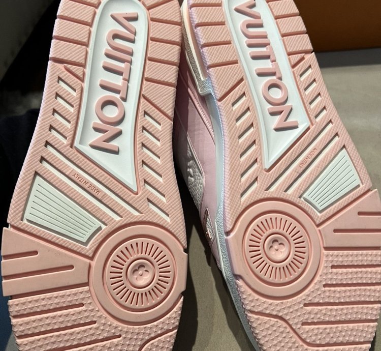New Louis Vuitton Trainers pink White