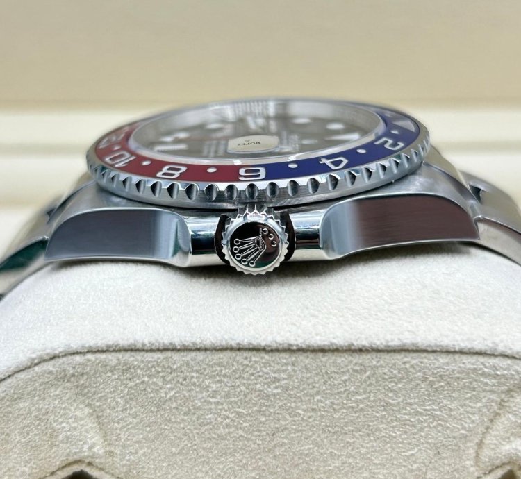 Rolex Gmt-master Ii Pepsi 126710blro Unworn Full Set