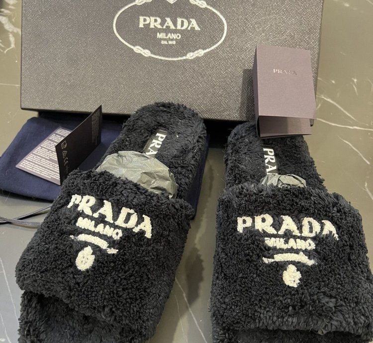 New Worn Fur Slip Ons Full Set