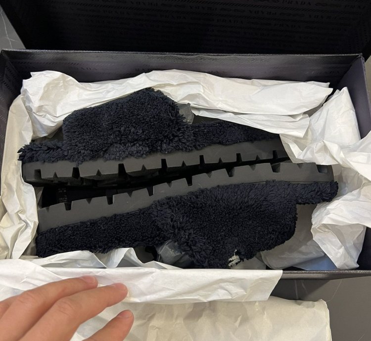 New Worn Fur Slip Ons Full Set