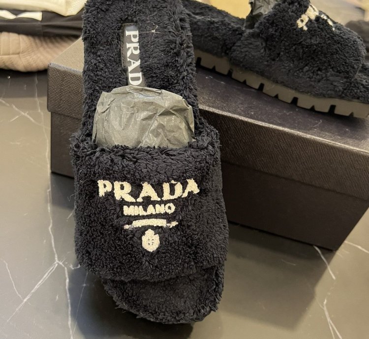 New Worn Fur Slip Ons Full Set