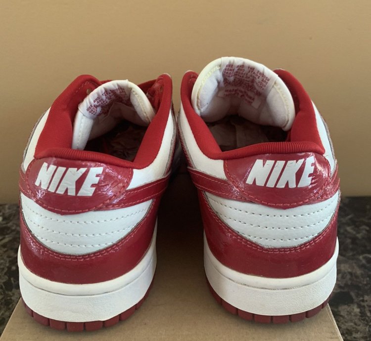 2001 Nike Dunk Low Patent Leather Varsity Red Eu