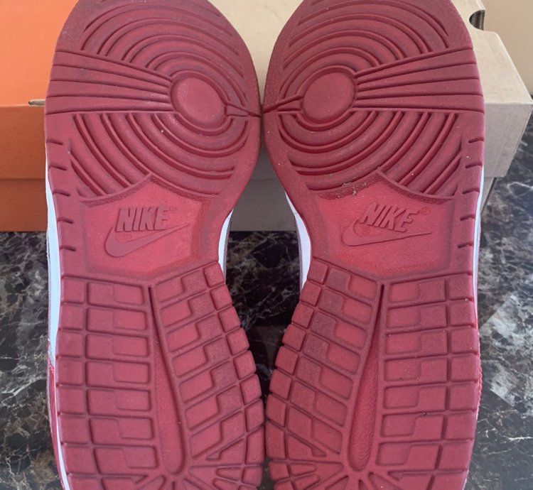 2001 Nike Dunk Low Patent Leather Varsity Red Eu