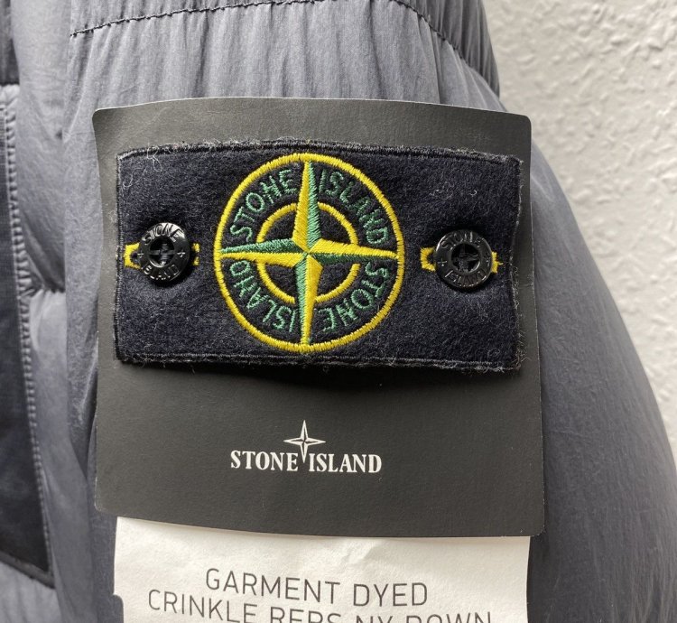 Garment Dyed Crinkel Reps Down Jacket With Defeats