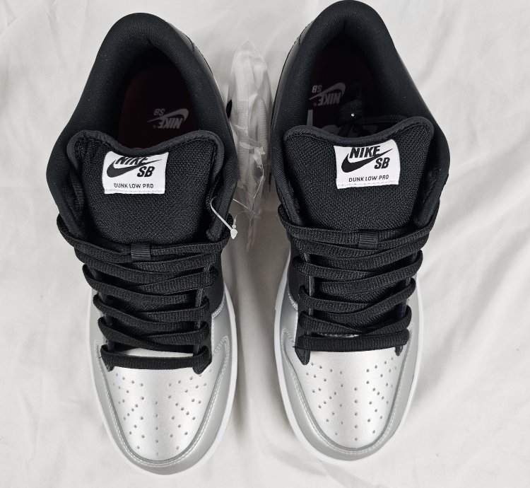 Nike Sb Dunk Low Supreme Jewel Swoosh