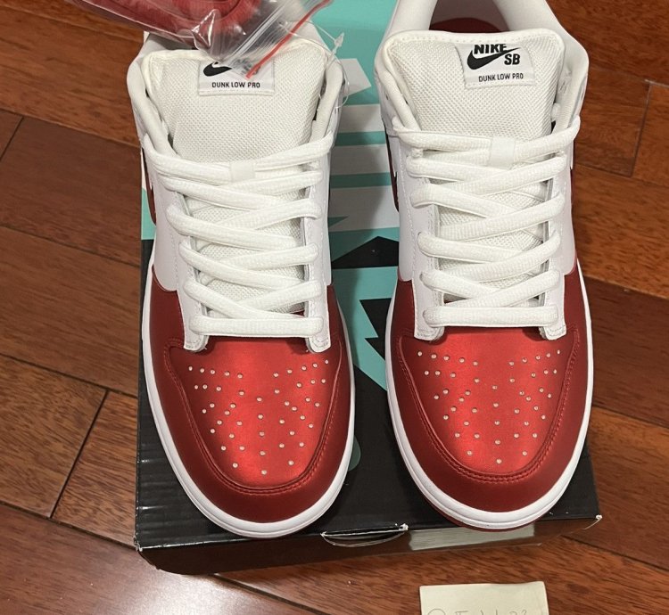 Nike Sb Dunk Low Supreme Jewel Swoosh Red