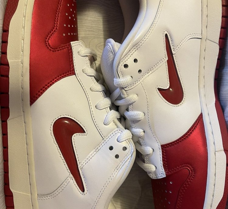 Nike Sb Supreme Dunk Low Jewel Swoosh