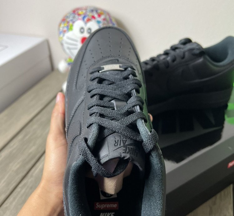 Nike Supreme Air Force 1 Low Black