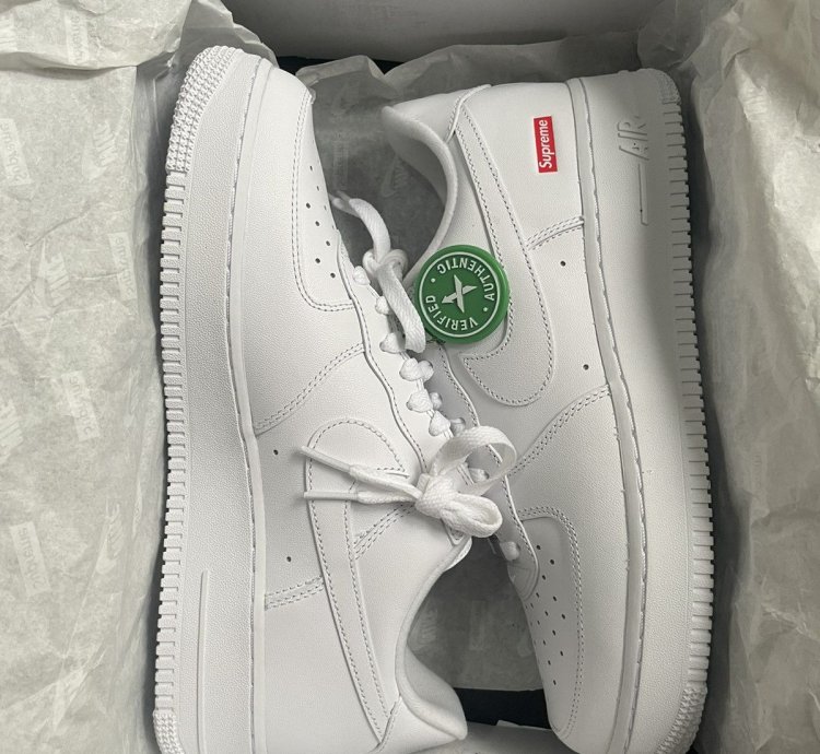 Nike Supreme Air Force 1 Low White